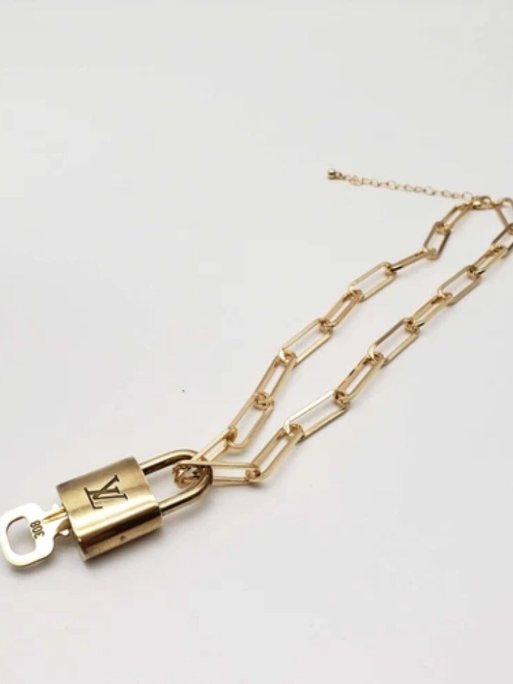Gold-Plated Necklace with Authentic Louis Vuitton Padlock - Picture 6 of 8